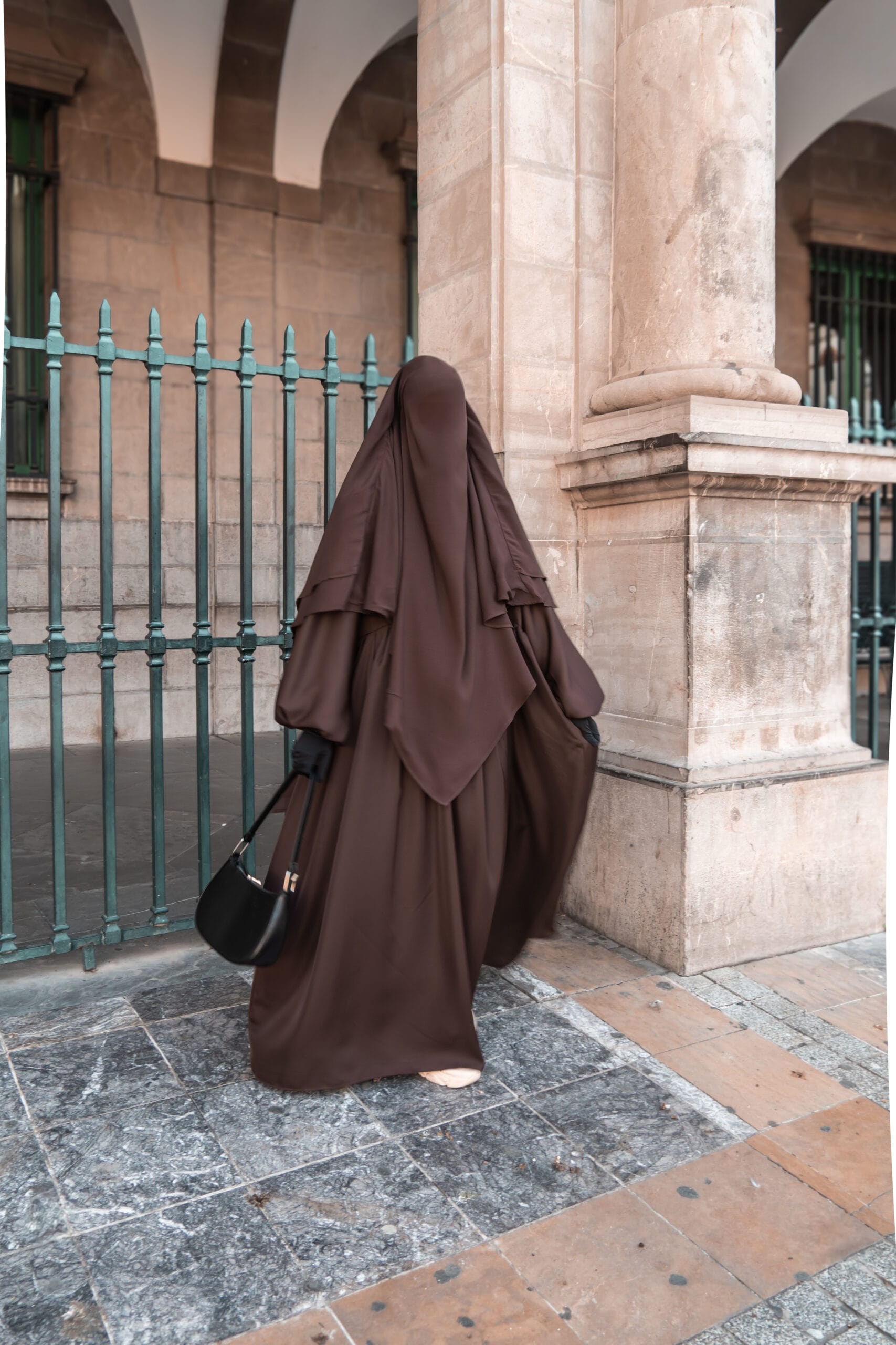 Abaya Russia Nidha