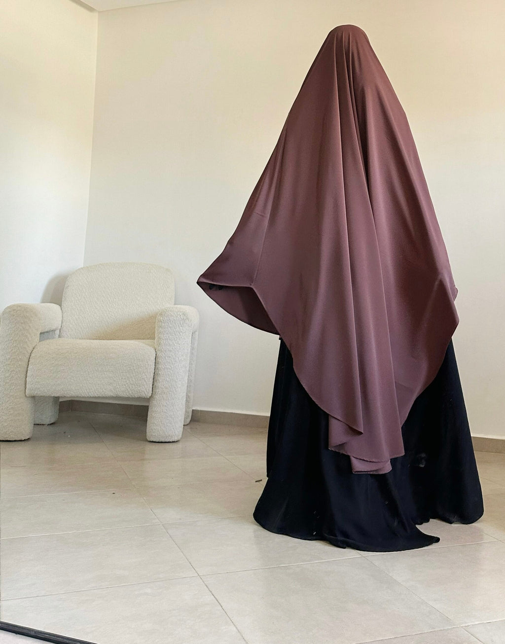خمار كبير جداً من حرير المدينة