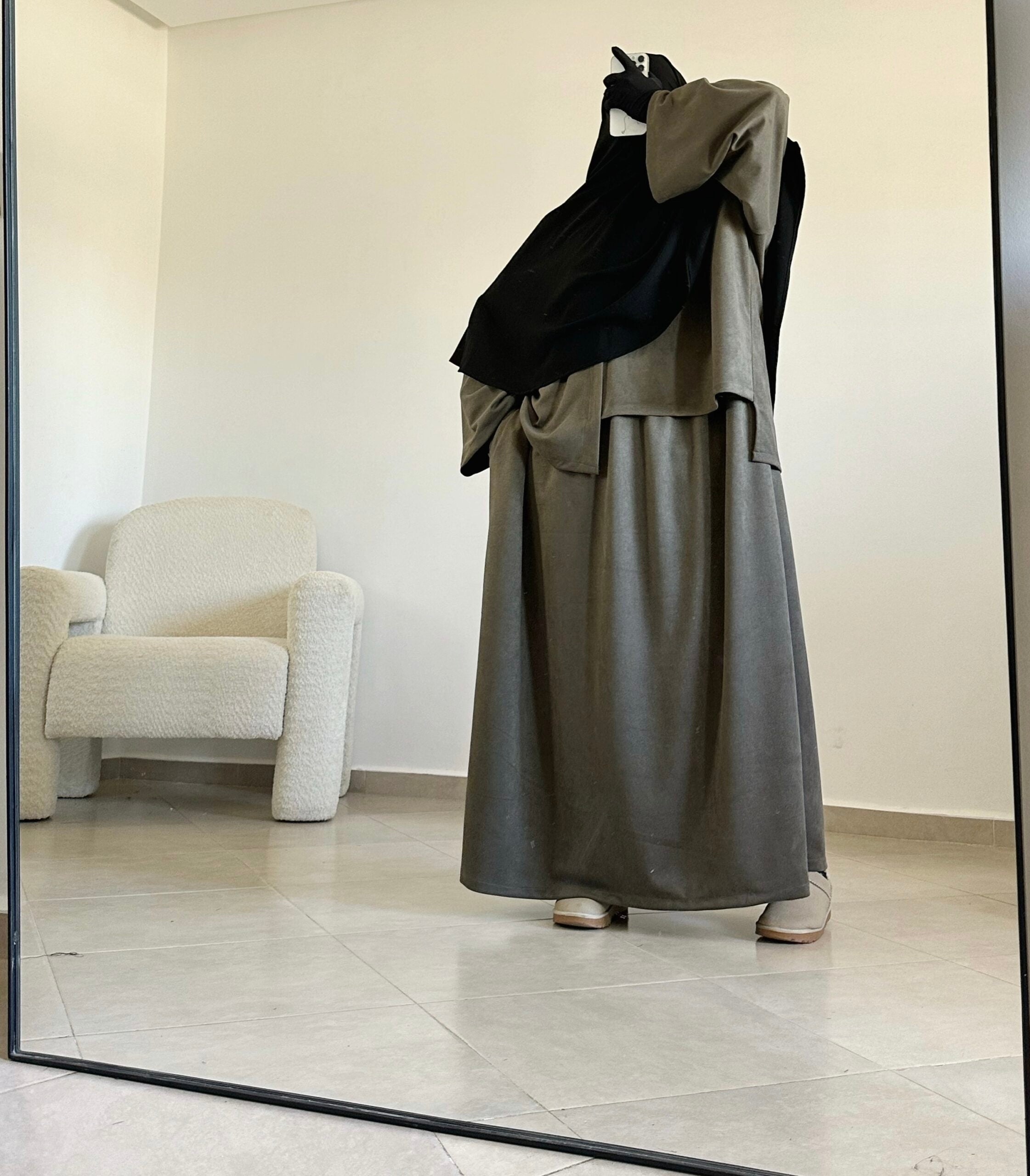 THE LINE SET – Abaya 2 pièces en daim côtelé