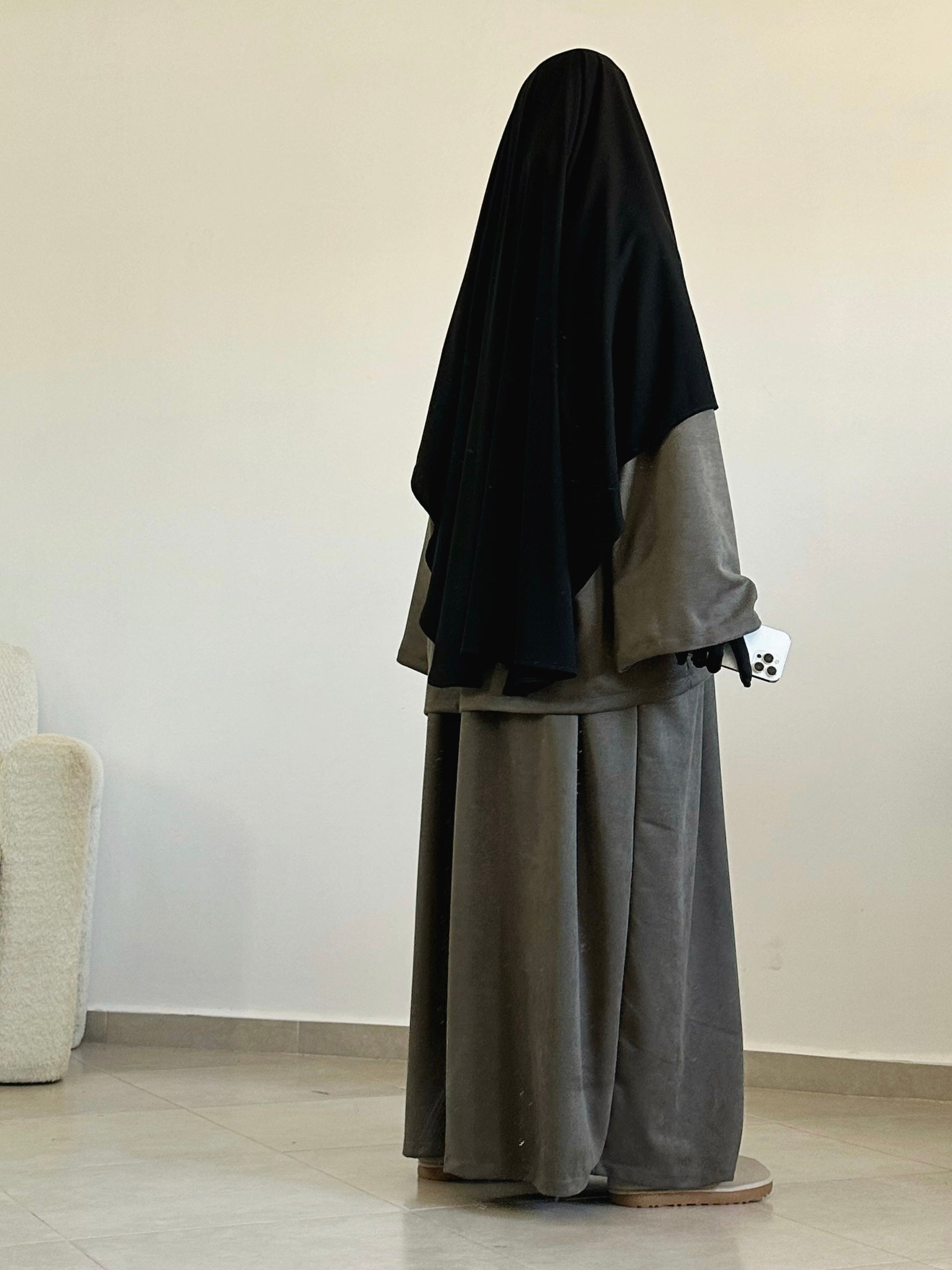 THE LINE SET – Abaya 2 pièces en daim côtelé