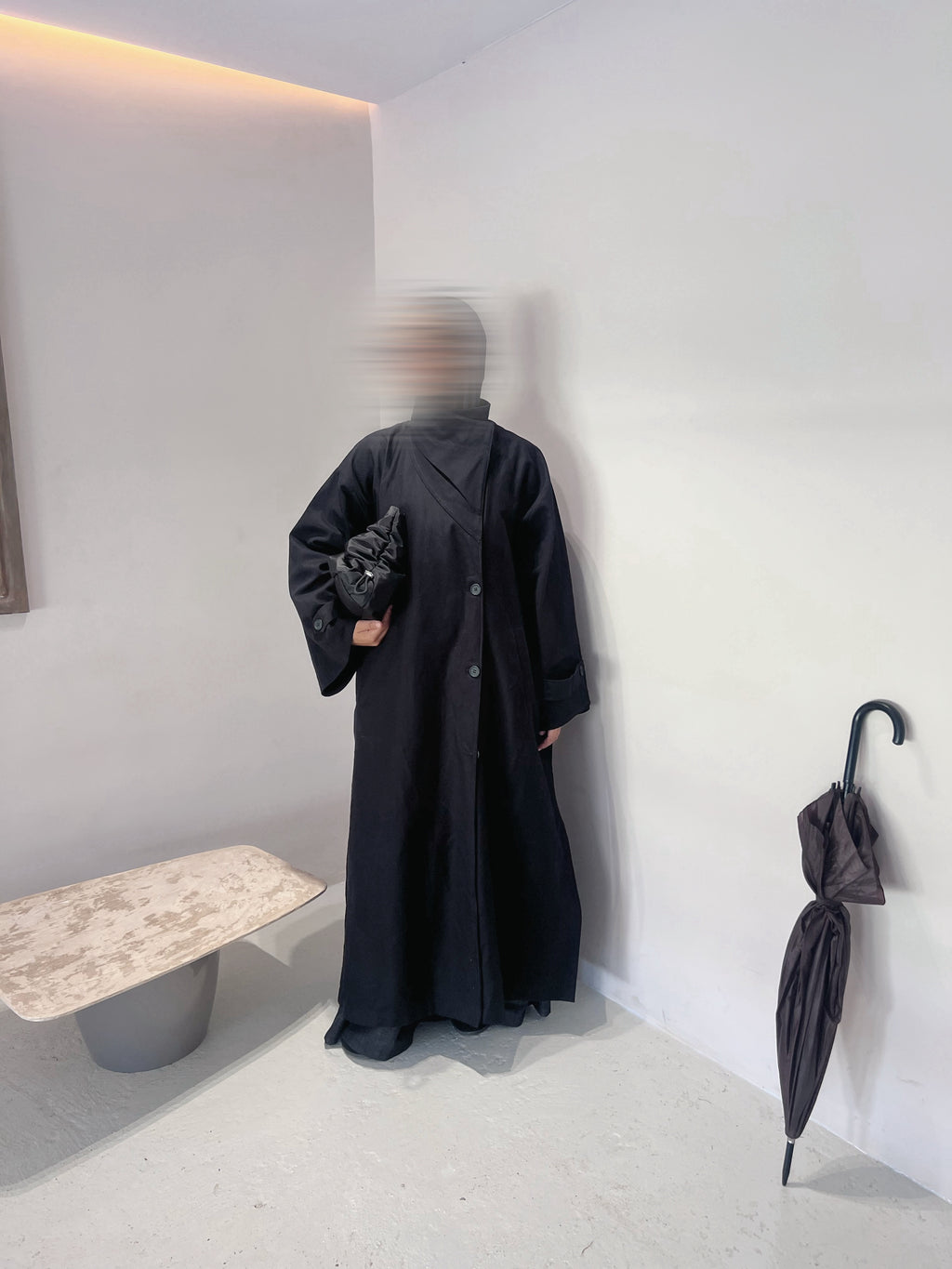 Trench EPURE noir, manteau oversize asymétrique en 100% coton - Dar Al Iman