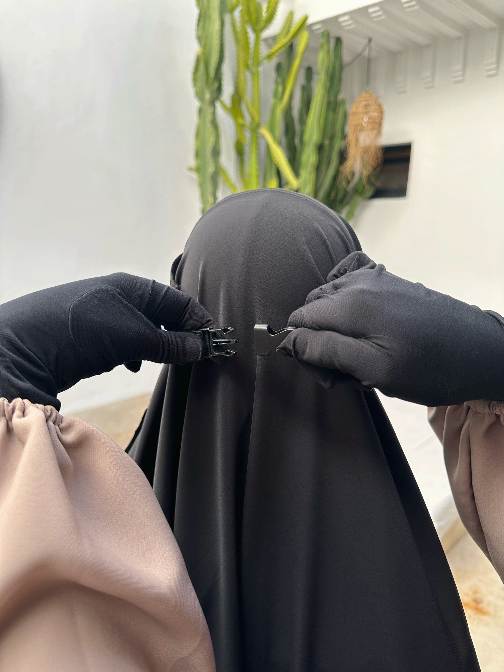 Half Niqab Signature