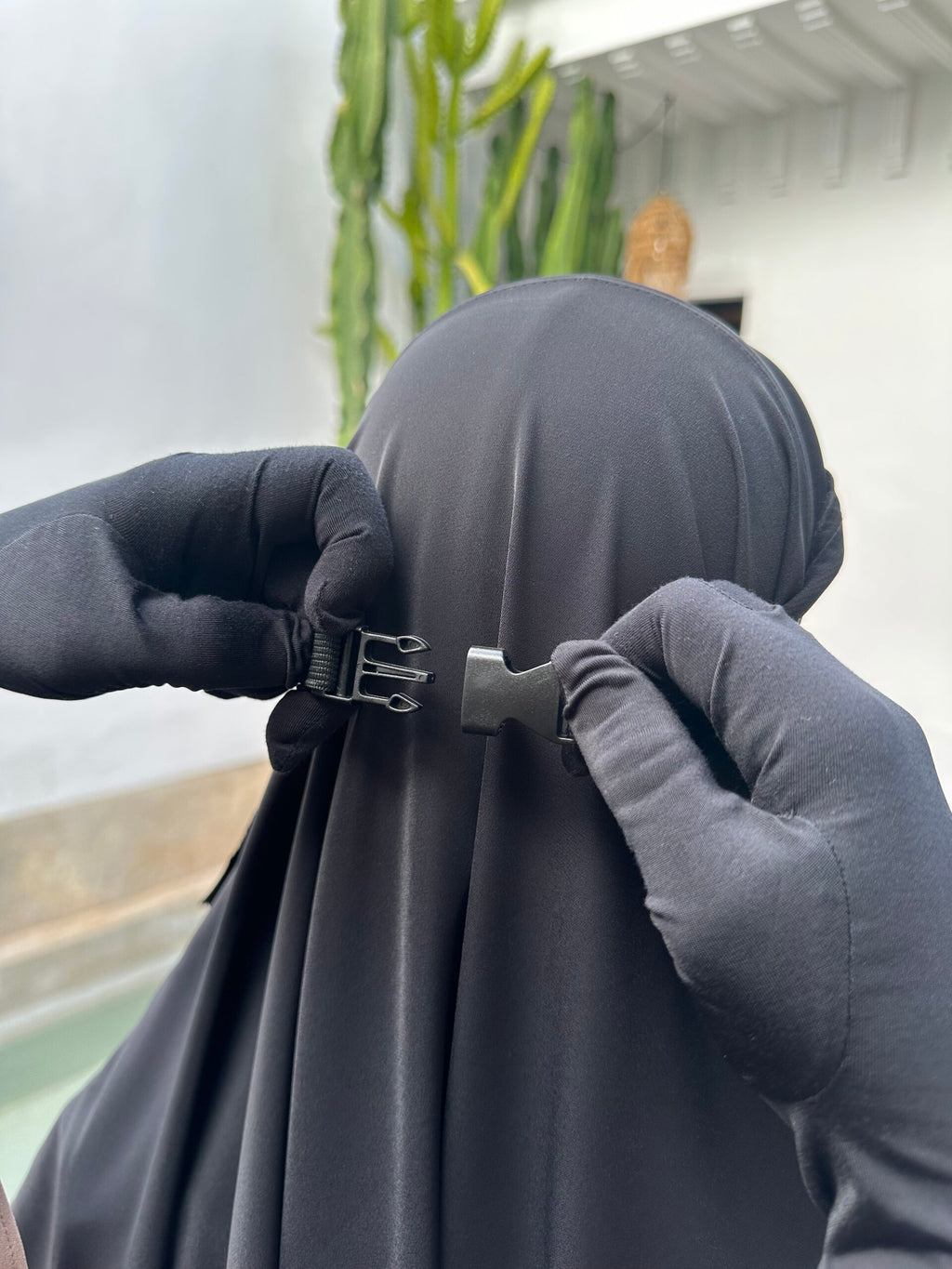 Half Niqab Signature