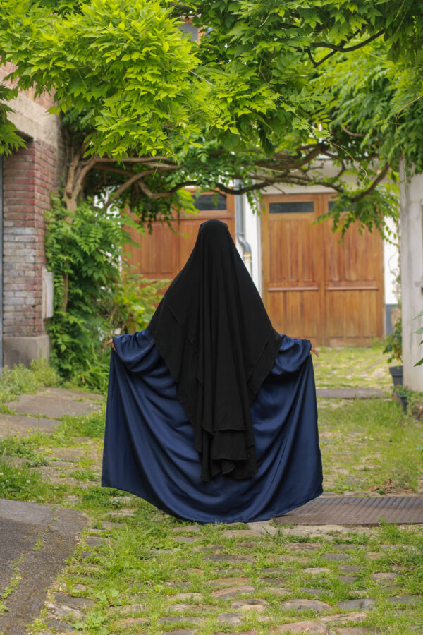 Abaya Russia Nidha Bleu Nuit & Khimar Lightness 2 Voiles Noir Dar Al Iman