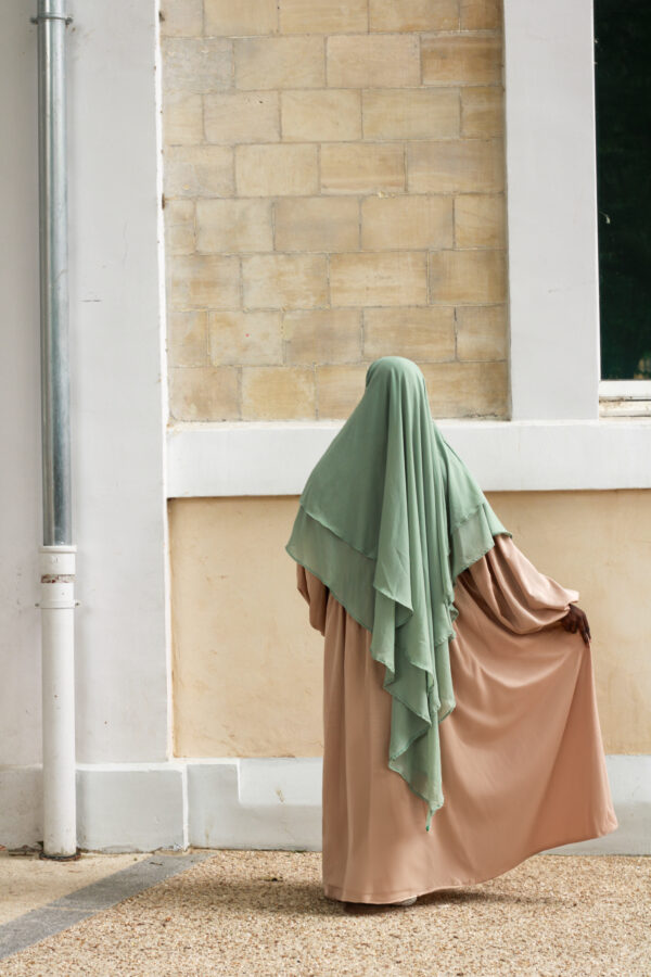Abaya Russia Nidha Crème & Khimar Flowy 2 Voiles Pistachio Dar Al Iman