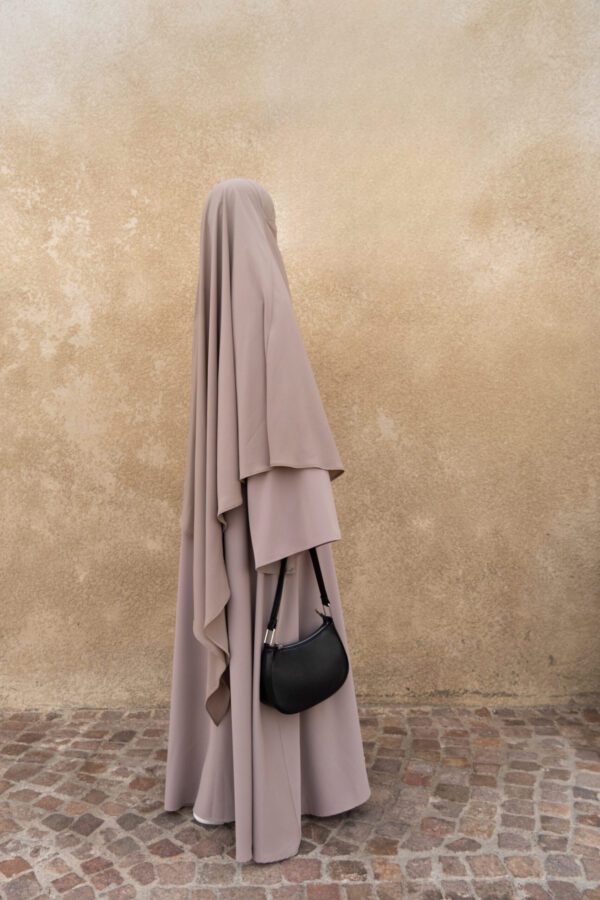 Abaya Colombiana Crème & Khimar Extralong Taupe Dar Al Iman option niqab
