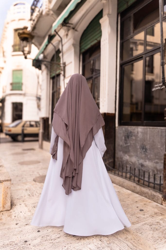 Abaya Indonésia Blanche & Khimar Lightness Taupe Dar Al Iman