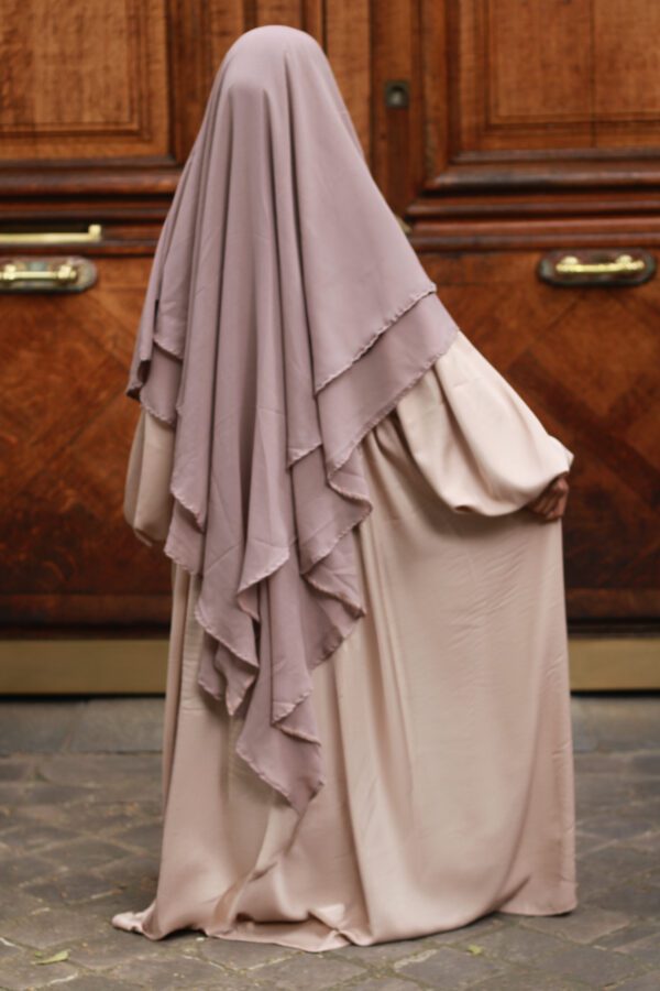 Abaya Russia Nidha Crème & Khimar Flowy 2V Nude Dar Al Iman