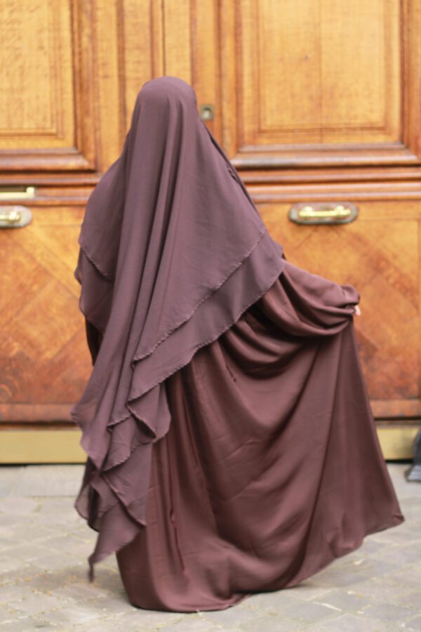Abaya Russia Nidha Taupe rosê & Khimar Flowy 2V Chocolat Dar Al Iman